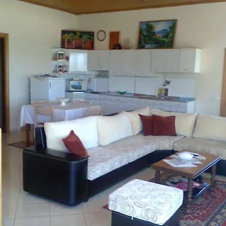 Jazoj Gasthof Radhimë