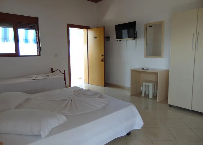 嘉左住宿旅馆 Radhimë